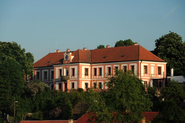 Dvůr Lobeč (Lobeč) • Firmy.cz